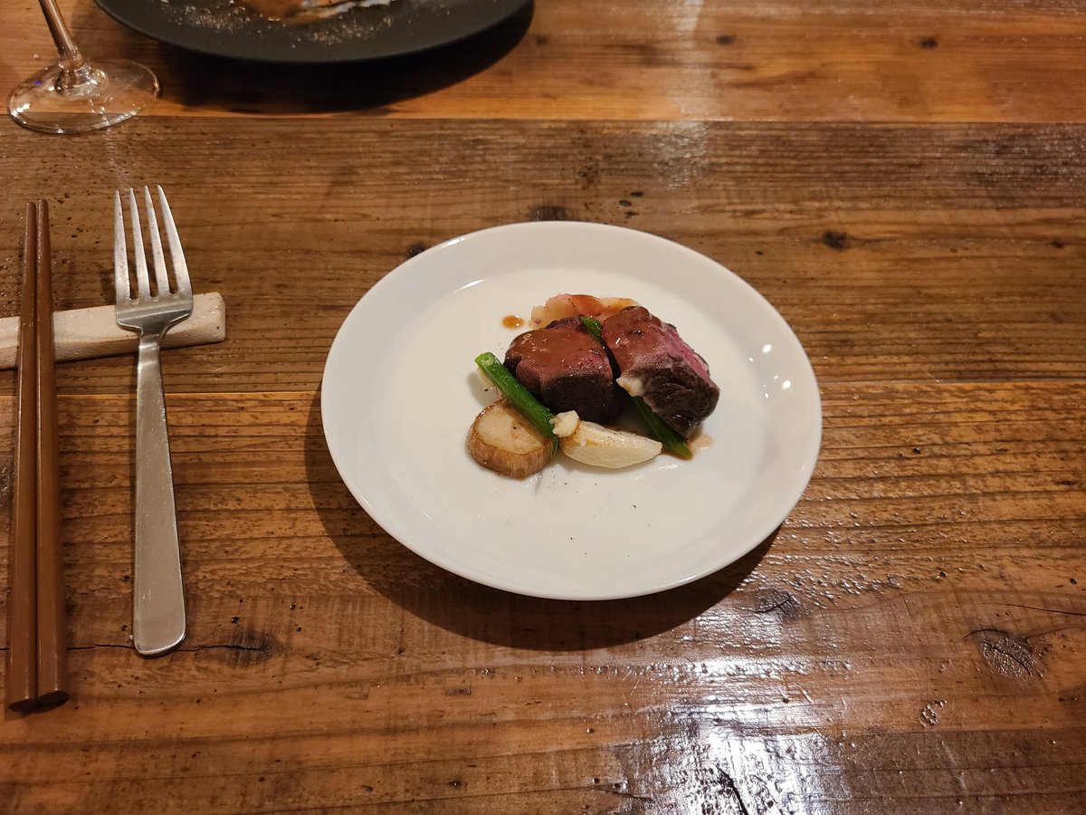 ______Gen______'s tweet image. すこし前にフレンチレストランで飲んだのと、今日居酒屋で飲んでる～
うめ～