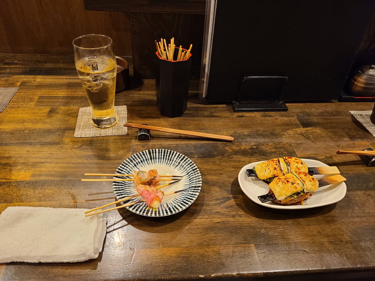 ______Gen______'s tweet image. すこし前にフレンチレストランで飲んだのと、今日居酒屋で飲んでる～
うめ～