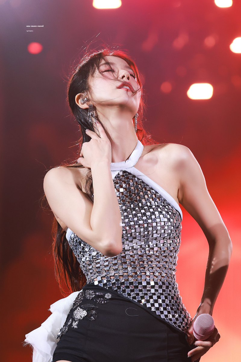 onemorecarrot13's tweet photo. 230422 Coachella week2 
#블랙핑크 #BLACKPINK #지수 #JISOO 
🔥🔥🔥🥲 https://t.co/4FjesoROTo