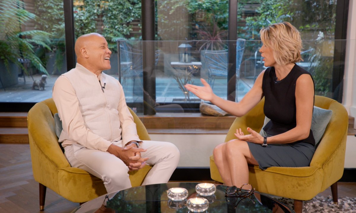 Dr Roy Martina and I met in Paris. Can't wait to share this video in English with you my dear cocreators