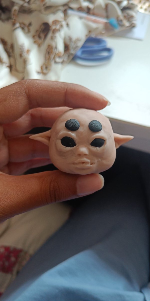 annaArtTiHi's tweet photo. So I got this clay a LONG time ago from my good friend @selsabobelsa Sadly I forgot I don't have any tools to use for clay so I used my Apple pen ✨ This is the result. Enjoy✨ #clayart #imsorry #applepen https://t.co/XwXo9HLPIU