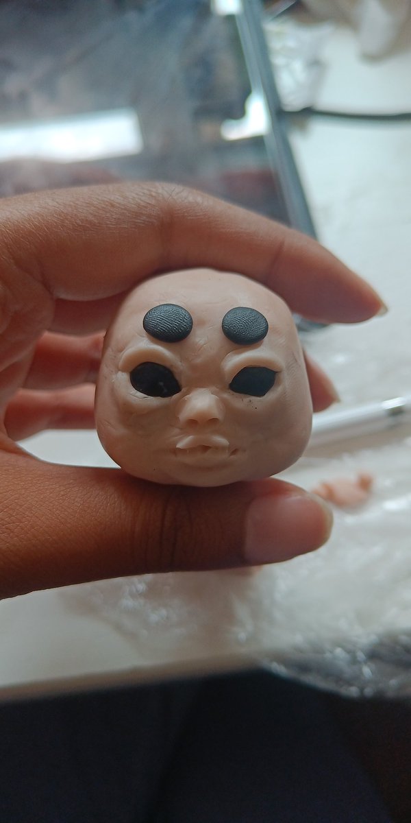 annaArtTiHi's tweet photo. So I got this clay a LONG time ago from my good friend @selsabobelsa Sadly I forgot I don't have any tools to use for clay so I used my Apple pen ✨ This is the result. Enjoy✨ #clayart #imsorry #applepen https://t.co/XwXo9HLPIU