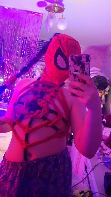 Some web content comimg soon 😏🕸

#shibari #bondage #ropes #cosplay #spiderverse #smalltits #tittytuesday