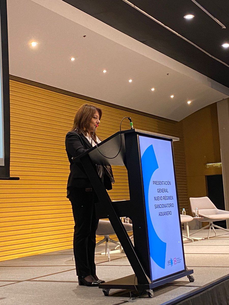 ICC_COL's tweet photo. Iniciamos el evento de presentación del nuevo régimen sancionatorio aduanero con @DIANColombia 

+300 asistentes a esta hora en la @camaracomerbog https://t.co/kjIHlDqAz2