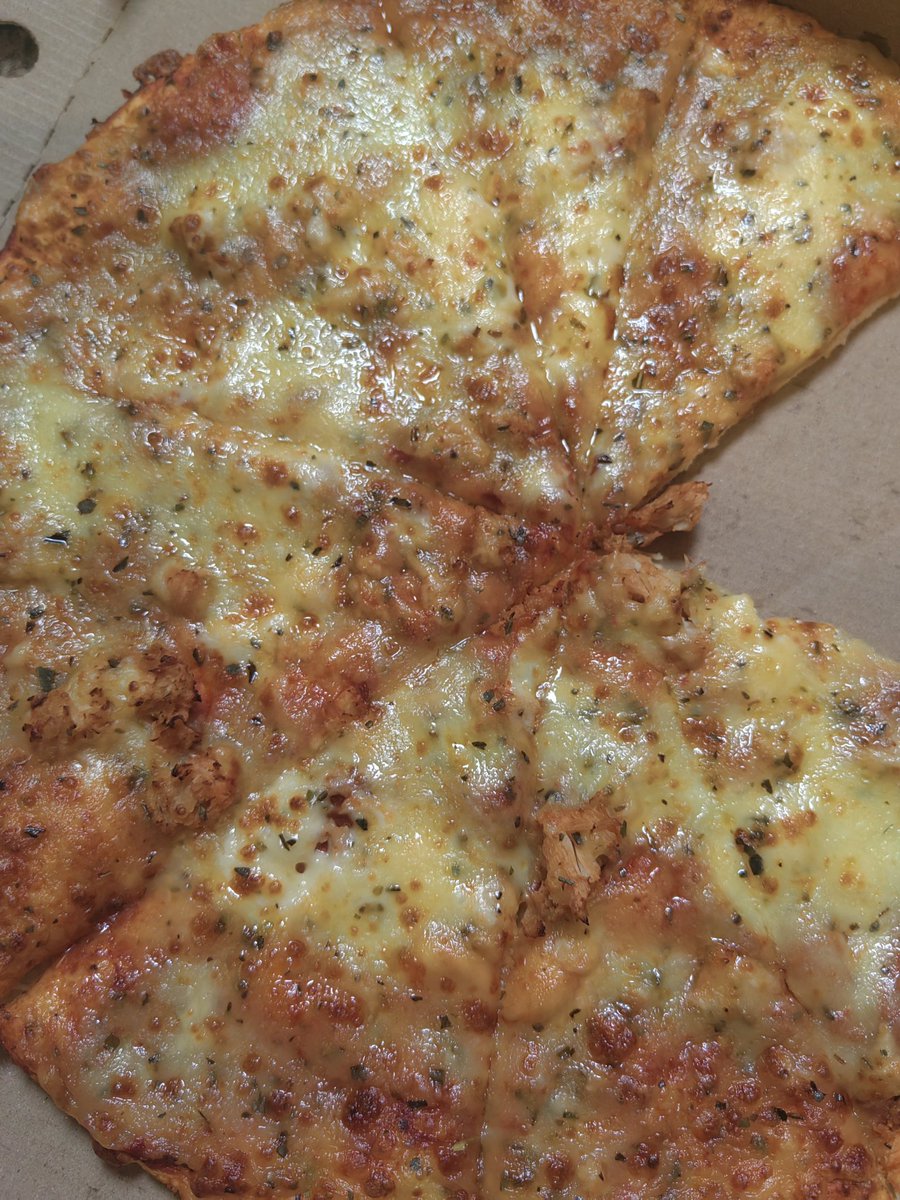 papo_julia's tweet photo. @DebonairsPizza  Banbury crossing it's the worst branch ever.  dry meatless and very oily pizza . How do I pay R169. 80 for the oily pizza base. I really need an explanation. And it's for the 2nd time I have experienced this. 
#debonairs is a scam https://t.co/NAJXsz0oLA
