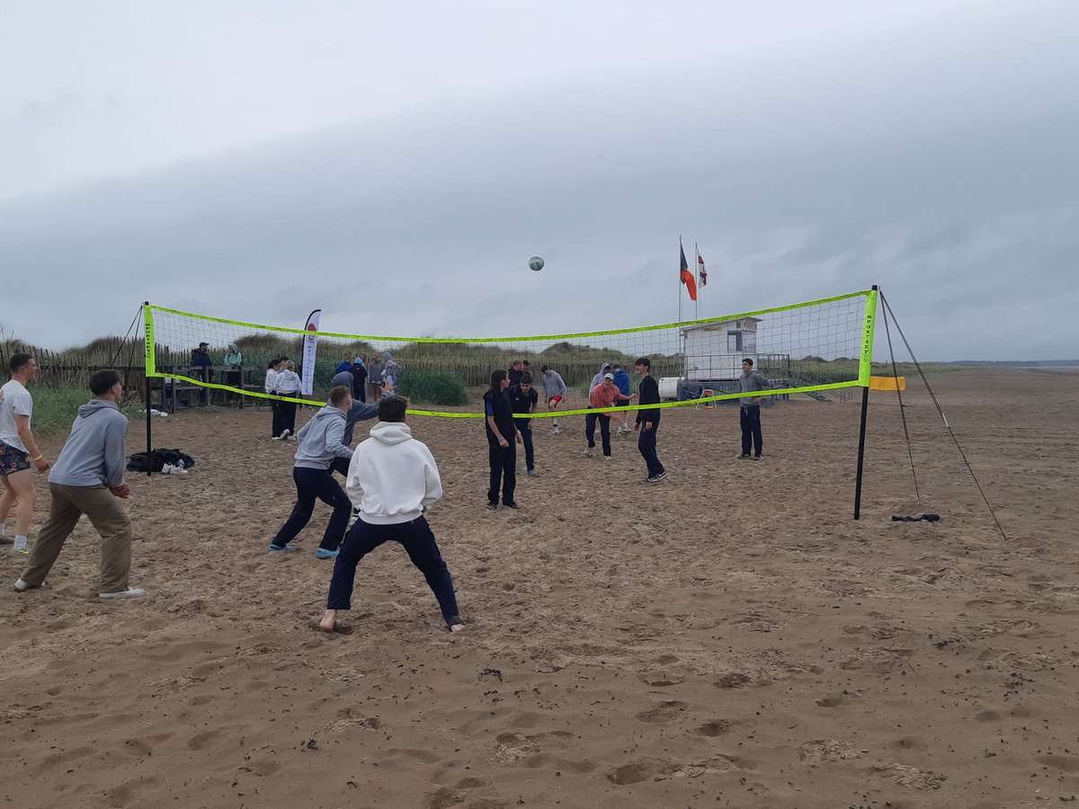 djbecosse's tweet image. Post Exam Activities with @StrathallanSchl Fifth Form at #Sunny ☀️St Andrews Where did sea go? @Getblownaway #PlayAndGrow #StrathCommunity  @VisitScotland @BSAboarding @SCISschools 🌊💨🏴󠁧󠁢󠁳󠁣󠁴󠁿