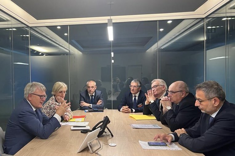 AlleanzaCooperativeItaliane (@cooperativeita) on Twitter photo #Bruxelles al via gli incontri istituzionali per Alleanza Cooperative ora a confronto con <a href="/NicolasSchmitEU/">Nicolas SCHMIT</a> Commissario europeo per il lavoro e i diritti sociali <a href="/EU_Commission/">European Commission</a> <a href="/Confcooperativ1/">Confcooperative</a> <a href="/LegacoopN/">Legacoop Nazionale</a> <a href="/AgciNazionale/">AGCI Nazionale</a> #Bruxelles al via gli incontri istituzionali per Alleanza Cooperative ora a confronto con <a href="/NicolasSchmitEU/">Nicolas SCHMIT</a> Commissario europeo per il lavoro e i diritti sociali <a href="/EU_Commission/">European Commission</a> <a href="/Confcooperativ1/">Confcooperative</a> <a href="/LegacoopN/">Legacoop Nazionale</a> <a href="/AgciNazionale/">AGCI Nazionale</a>