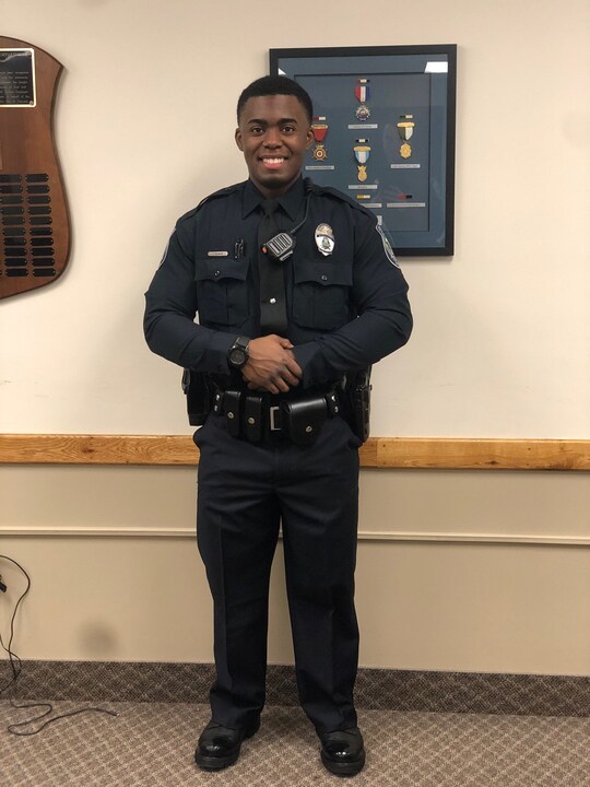NewEngCollege's tweet image. Congratulations to newly certified Officer Jamel Vilmont! (NEC '20) 🎉 🙌🏾 He did very well at the #NHPolice Academy and credits his education in #CriminalJustice at #NewEngCollege. He is excited to move forward by serving the City of #Concord! 👏🏾 #NewHampshire #Police #College