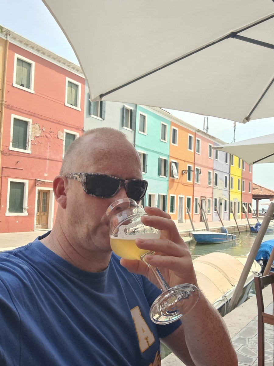 ic3creamman's tweet photo. #beerupdate from Burano https://t.co/qJdWWJ8Lso