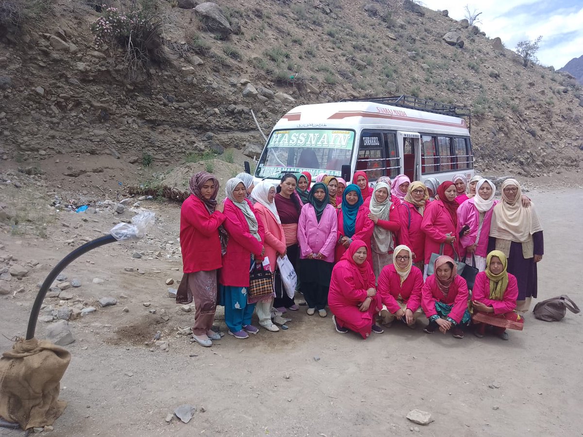 airnewskargil's tweet photo. ICDS Kargil organised Sectorial meeting /Exposure tour to Historical Village at LOC #Hunderman & Museum of Memories at LOC Huderman brok
They had Lunch at Omachithang
Such Tours helps enhance the Bondings among peer group leading to a Better outcome
@lg_ladakh @LadakhSecretary https://t.co/GOevDBQmt7