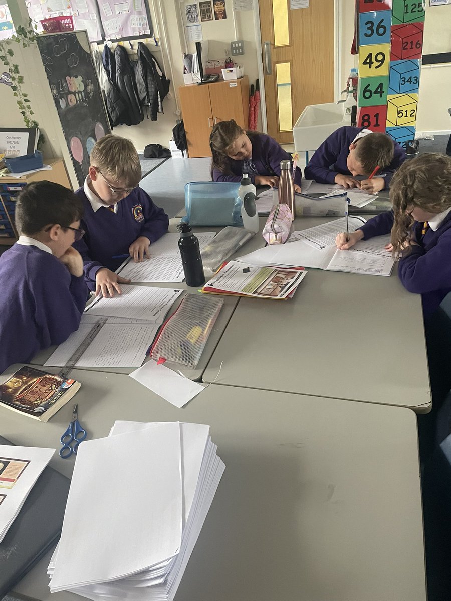 RPSRadcliffe2D's tweet image. We’ve been busy finding out about dragon bones and how they were used in ancient China 🇨🇳 #shangdynasty