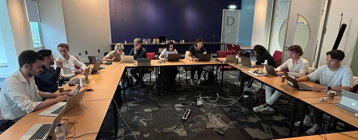 Onze collega's gaven vandaag samen met deskundigen van <a href="/milieucentraal/">Milieu Centraal</a>, <a href="/Energie_NL/">Energie-Nederland</a> en <a href="/gaslicht_com/">Gaslicht.com</a> antwoord op vragen van Telegraaf-lezers tijdens het Energiespreekuur. Vragen gingen oa over de nieuwe regels voor vaste contracten en over warmtetarieven.