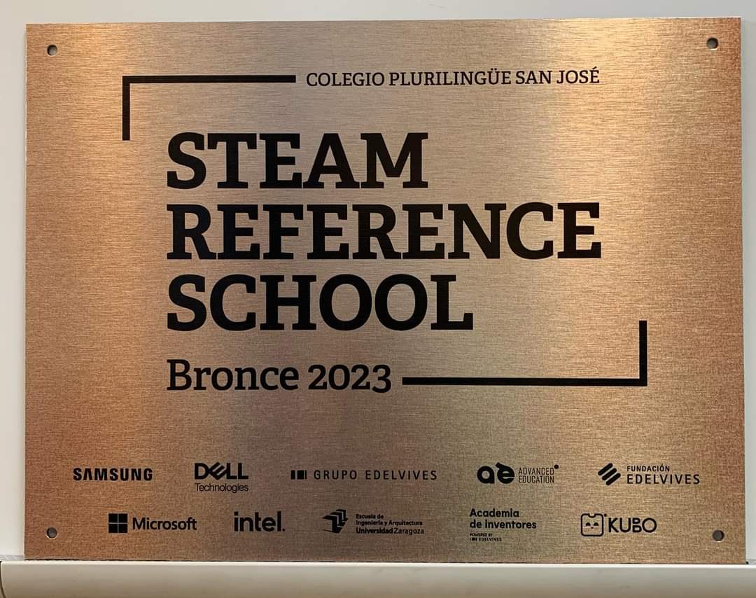 jmarcosescudero's tweet photo. Ya somos #steamreferenceschool 👏👏 #josefinasourense @EdelvivesPRO @Edelvives @KUBO_Robot https://t.co/ti9Uz0kqf0