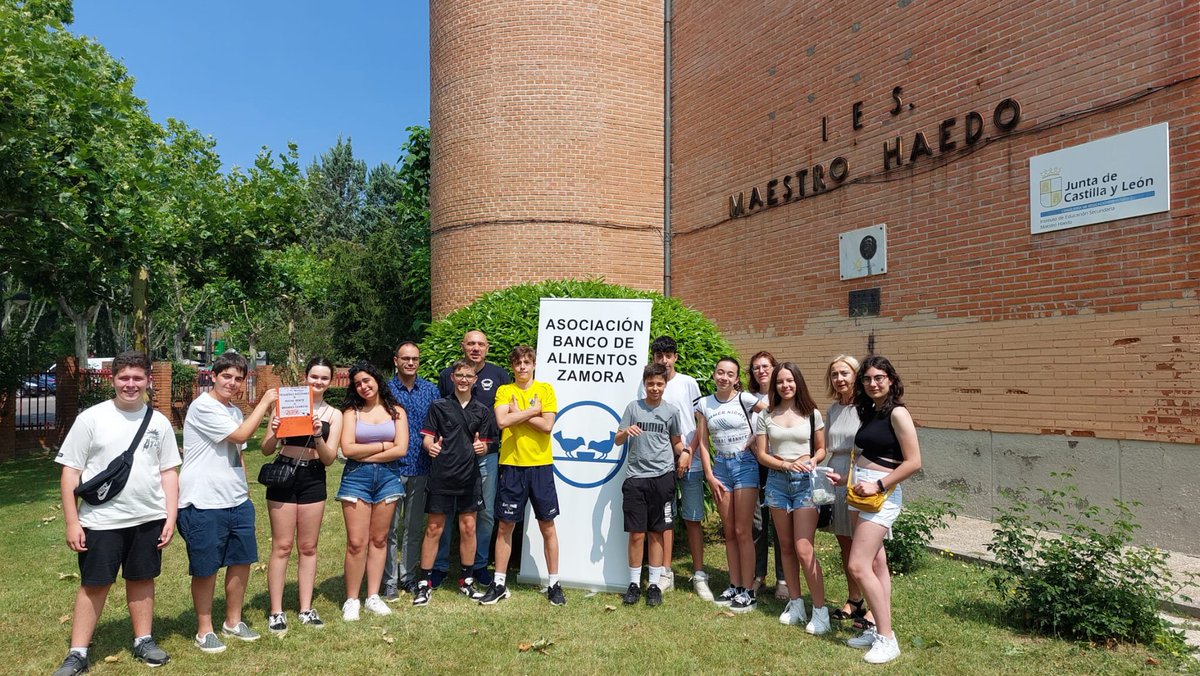 IESMHzamora's tweet image. Los alumn@s de 2°ESO del #programabilingue del @IESMHzamora , entregaron lo recaudado con la actividad jabones solidarios a la Asociación banco de alimentos de Zamora.
¡Gracias a todos los que lo hicisteis posible! 👏👏👏
@fesbal_org  
#bancodealimentos
#bancodealimentosdezamora