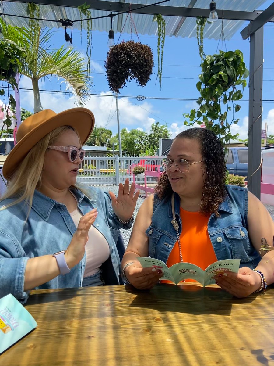Lizzy_0923's tweet photo. Feliz cumpleaños @valerievaello Te amo amiga. Pásala muy bonito que aquí estamos agradeciendo y festejando aunque sea a la distancia. #MiValcita #LasPro #LasPeo #SiempreJuntas #MiLicenciada #LaSecuenciaDeLasFotos #CuidoMiBrazoDelCantazo https://t.co/W1CLVmhpD2