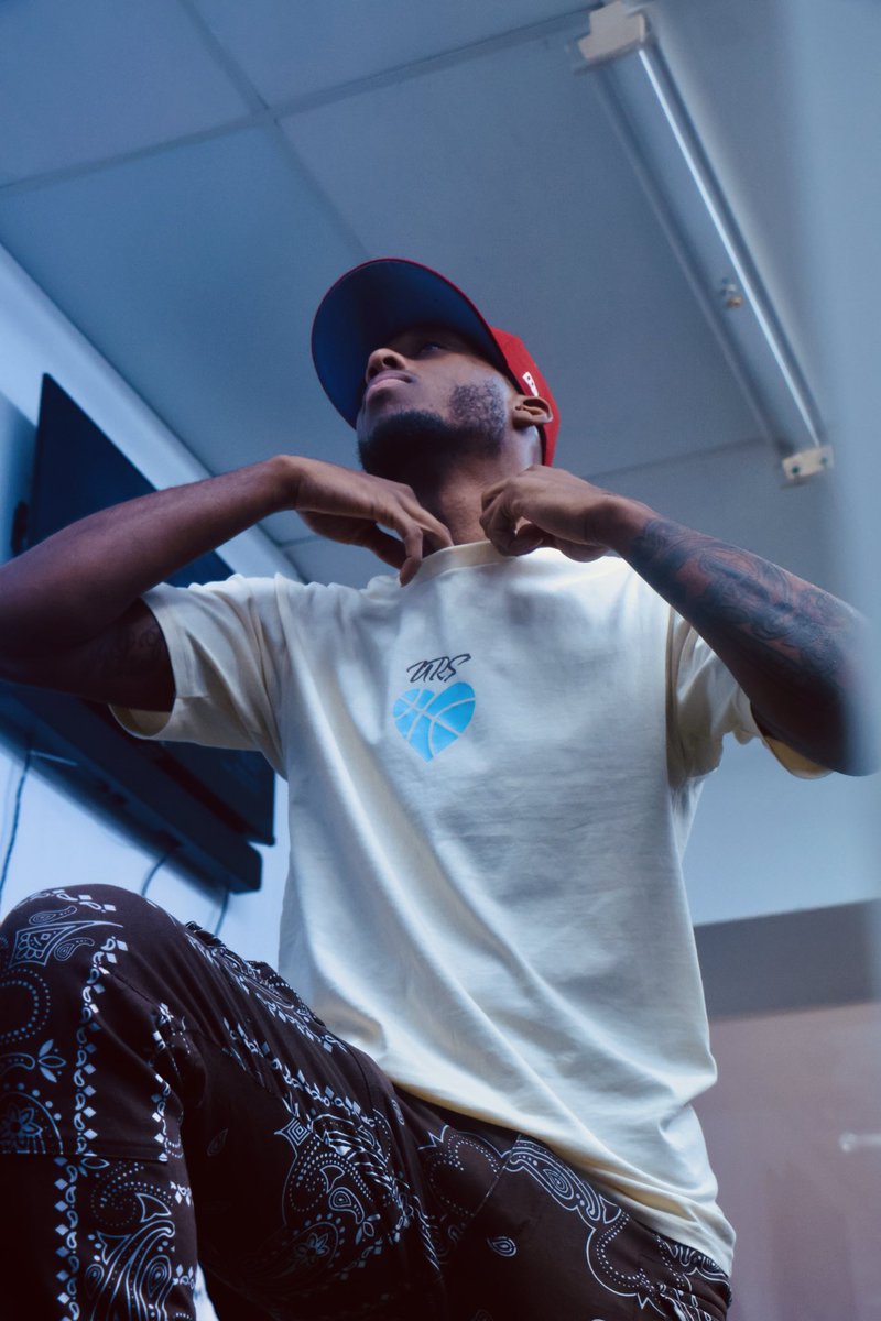 iso_hov's tweet photo. Go grab you a jawn ( Cream shirt / Brown writing and baby blue heart ) 
It’s in AUSTRALIAN dollar so don’t get discourage. 35$ shirt! 

https://t.co/rcpqaeuWdJ https://t.co/Fzcouykqww