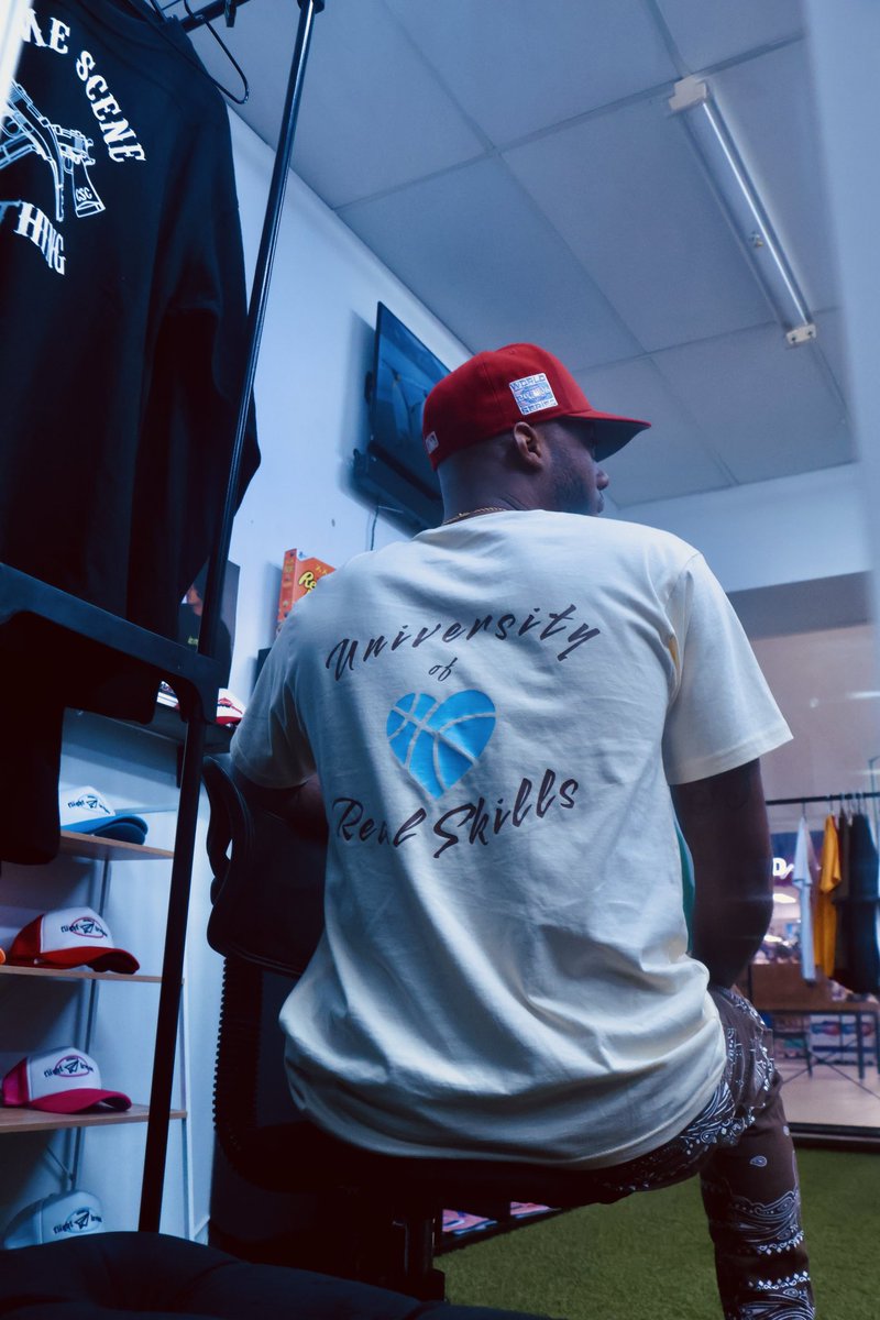 iso_hov's tweet photo. Go grab you a jawn ( Cream shirt / Brown writing and baby blue heart ) 
It’s in AUSTRALIAN dollar so don’t get discourage. 35$ shirt! 

https://t.co/rcpqaeuWdJ https://t.co/Fzcouykqww