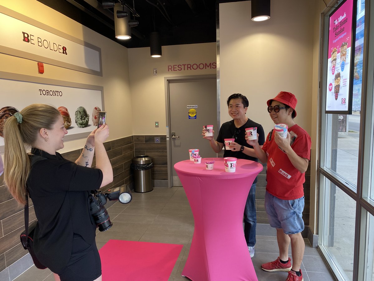 TorchiaCom's tweet photo. It was an honour to be onsite with our client @baskinrobbinscanada as they hosted a VIP event at the brand new King Street Location to showcase a brand new product launch.#baskinrobbinscanada #icecream #nationalicecreammonth #pr #torchia #rp 
Photo: Monica Healy, CP Photographer https://t.co/vyRADy5ztB