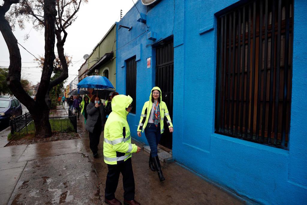 AdriLaCerva's tweet photo. "💧 En el último temporal, no hubo lluvia que nos detuviera. Con #IraciHassler al mando, todos los barrios tuvieron su punto de abastecimiento de agua. #ContigoCHV #TuDia13 #MuchoGustoMega" https://t.co/2ewqEieG7R
