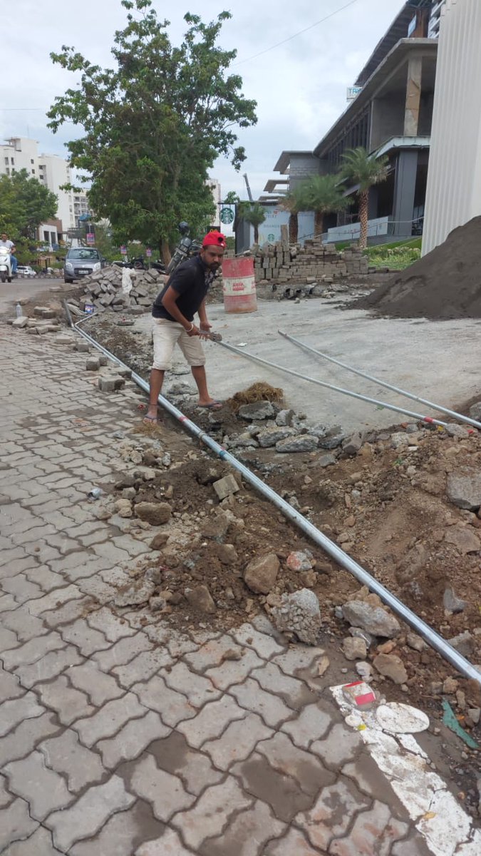 RohanGaikwadMAH's tweet image. Official Complaint launched by #MNS with the Additional Commissioner of #PMC against the illegal digging of road & illegal water connection at Cloud 9 road #NIBM
Have demanded strict action against the builder.
@NIBMFORUM @Vispi_Karkaria @pune_pulse @PMCPune @anilshidore #Pune