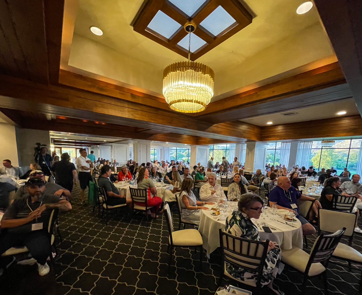SoCalYuman's tweet image. Amazing day at the Cheesecake Factory golf tournament raising money for cancer research. So many wonderful philanthropists taking time to help bring forward new effective therapies! It was a great team dinner for a team united against cancer. #MoreCuresLessInvasive @Cheesecake