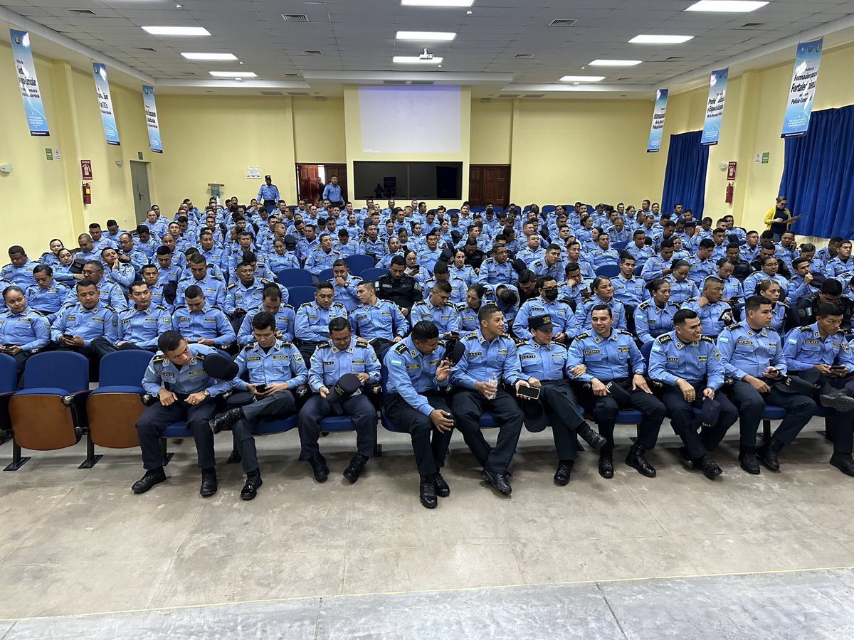 DCAF_Geneva's tweet image. #Police education is the principal route to police modernization. DCAF has worked on capacity building for 257 train-the-trainers on the manual of #useofforce of the @PoliciaHonduras who will continue institutionalizing their new doctrine. dcaf.ch/honduras-assis…