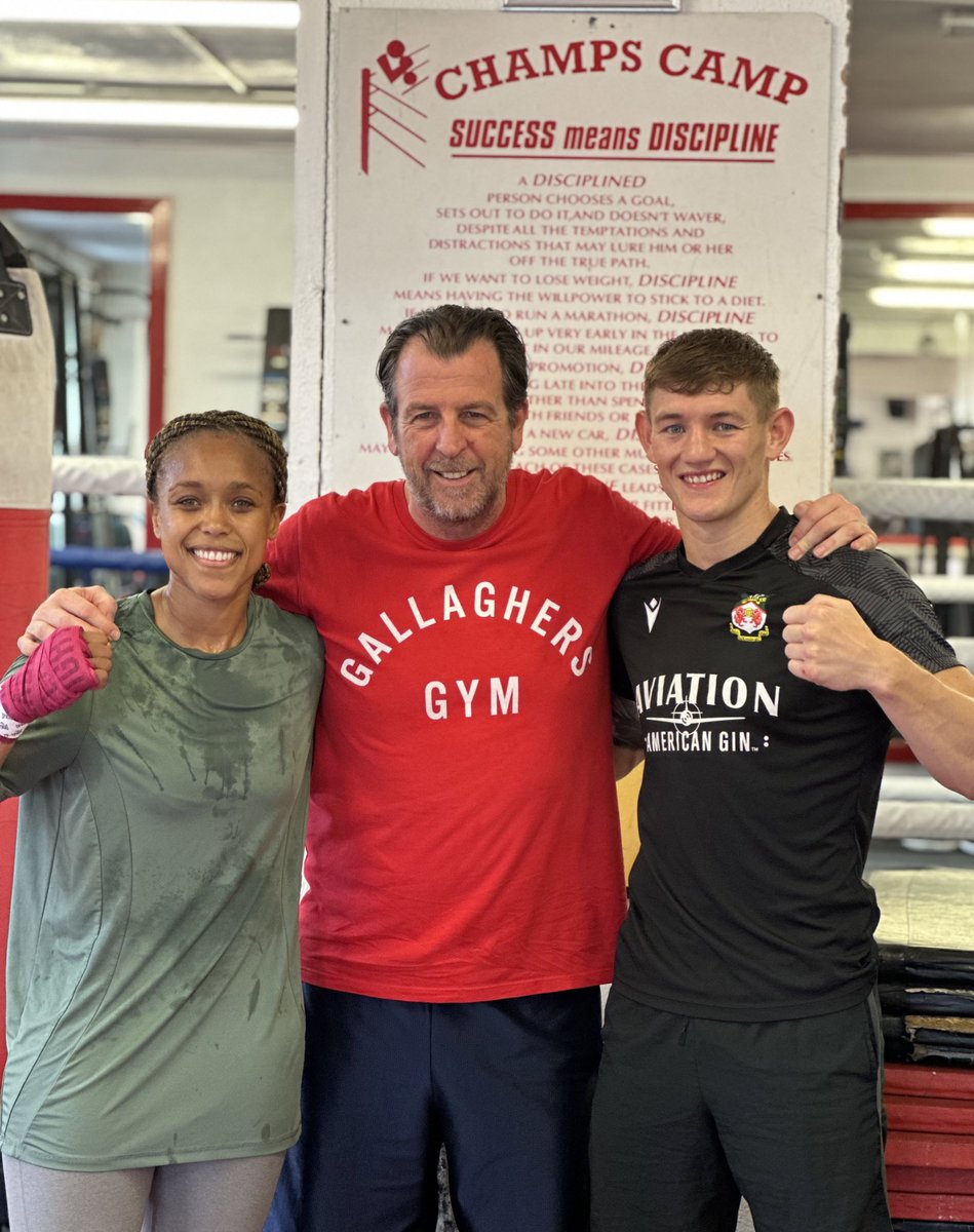 That’s end of another training camp for @TashaJonas & @SionBoxing ahead of their title fights Saturday night . Natasha World title fight in Manchester & Sion Celtic title fight in Wales.
#boxing #fightweek #JonasWyatt #YaxleyGething #gallaghersgym #ChampsCamp