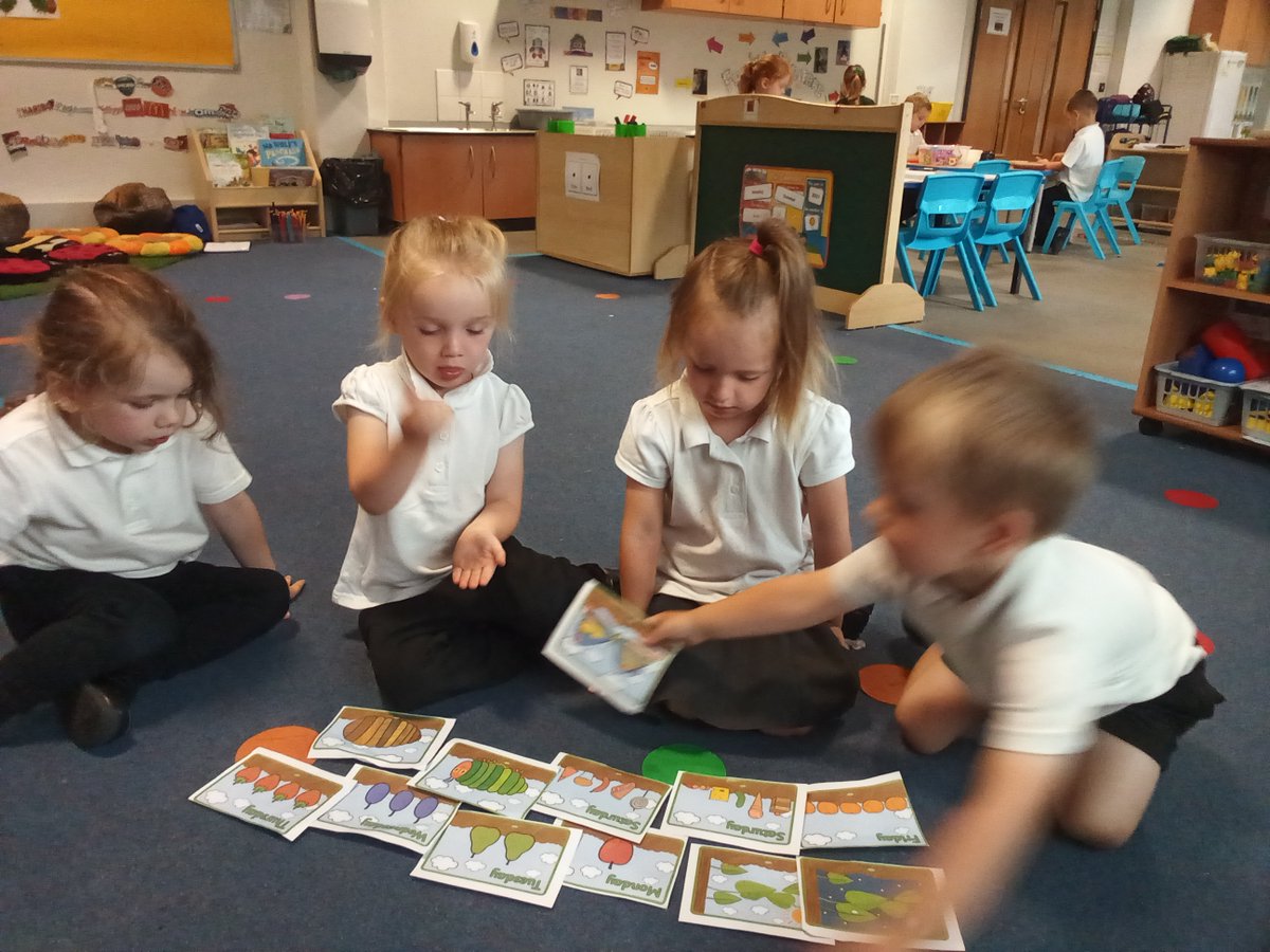 gcpfs1's tweet image. Today in Nursery we retold the story of 'The Very Hungry Caterpillar by Eric Carle' using sequencing cards @PrimaryGreat #gcpliteracy