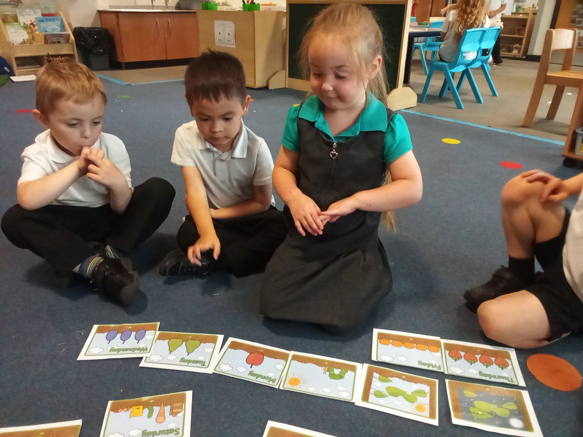 gcpfs1's tweet image. Today in Nursery we retold the story of 'The Very Hungry Caterpillar by Eric Carle' using sequencing cards @PrimaryGreat #gcpliteracy