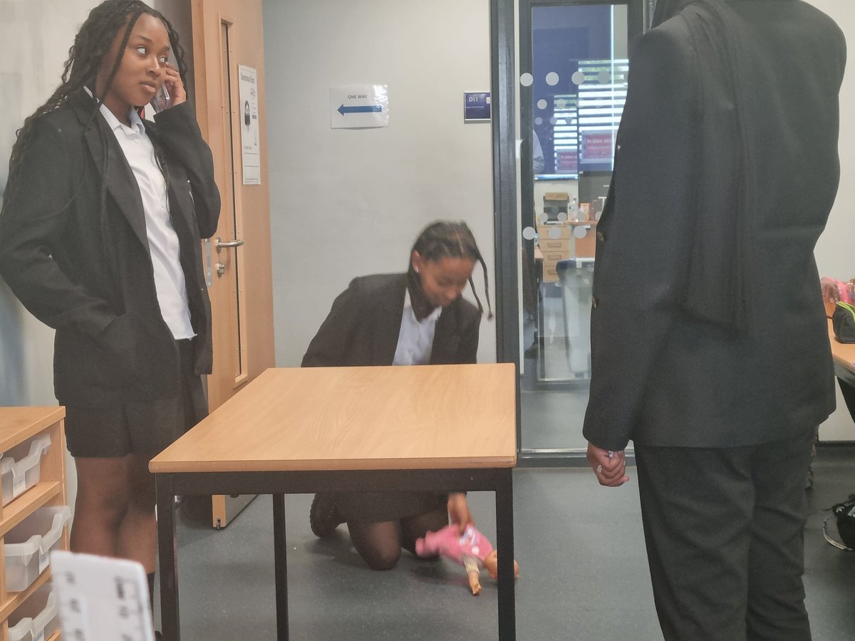 QM_News's tweet photo. Well done to Arsema, Chloe, Mustaquima but also to Kamal, Riley and Seb for their fantastic performance in Spanish today. They are definitely ready to book their next holiday in a Hispanic country!  #lasvacaciones #year7 #reservar #alhotel #alcamping 🇪🇸🌞 https://t.co/jV9dH4Jy7j