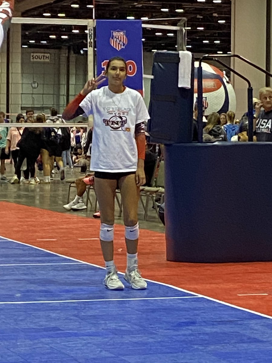 TNT17s went 3-0 first day out here in Orlando!! Ready for day 2! 🏐🏐🏐🏐