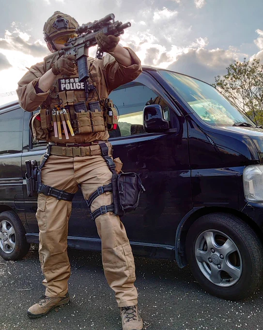 #ハカポリ とは! 重武装犯罪が多発している世界線で活躍する架空の地方警察「博多県警察」のことである! yohさん(@ yoh_ill)とこの「ハマポリ」の亜種ジャンルですw