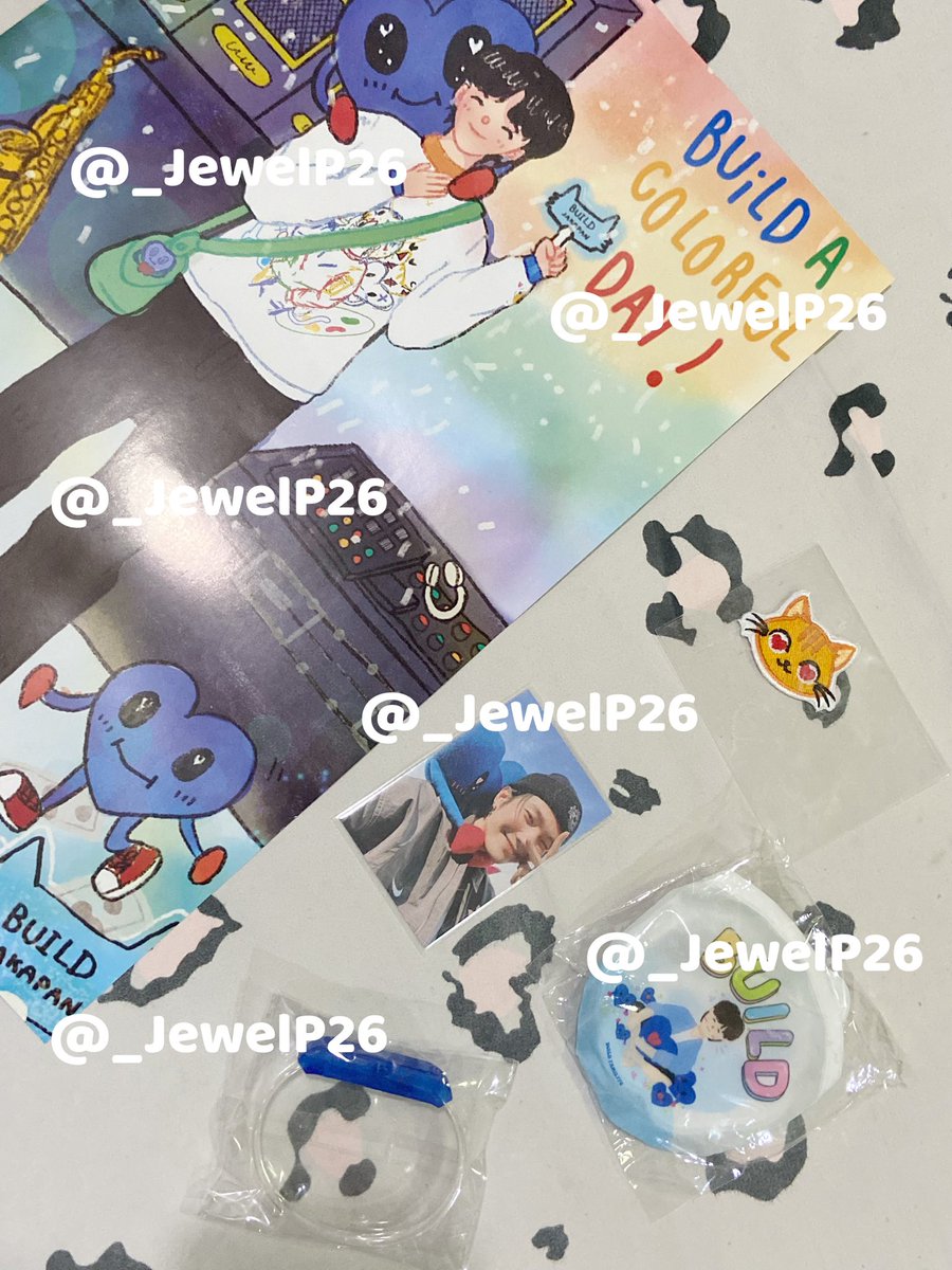 _JewelP26's tweet image. ทั้งหมด 999 รวมส่งงับ พร้อมโอนลดได้
มีโปสจากบิวที่บิวออกแบบ ตัวติดเสื้อ การ์ดบิว รวมไปถึงพัดบิว และไฟใส่ข้อมือครับ สนใจสอบถามได้นะคะ ของแถมเพียบ 😂

#Buildfirstsoloconcert #colorfulBUILDday #BUILDACOLORFULDAY 
#ฟองอากาศของไบเบิ้ลบิว  
#ตลาดนัดไบเบิ้ลบิว #ตลาดนัดบิว