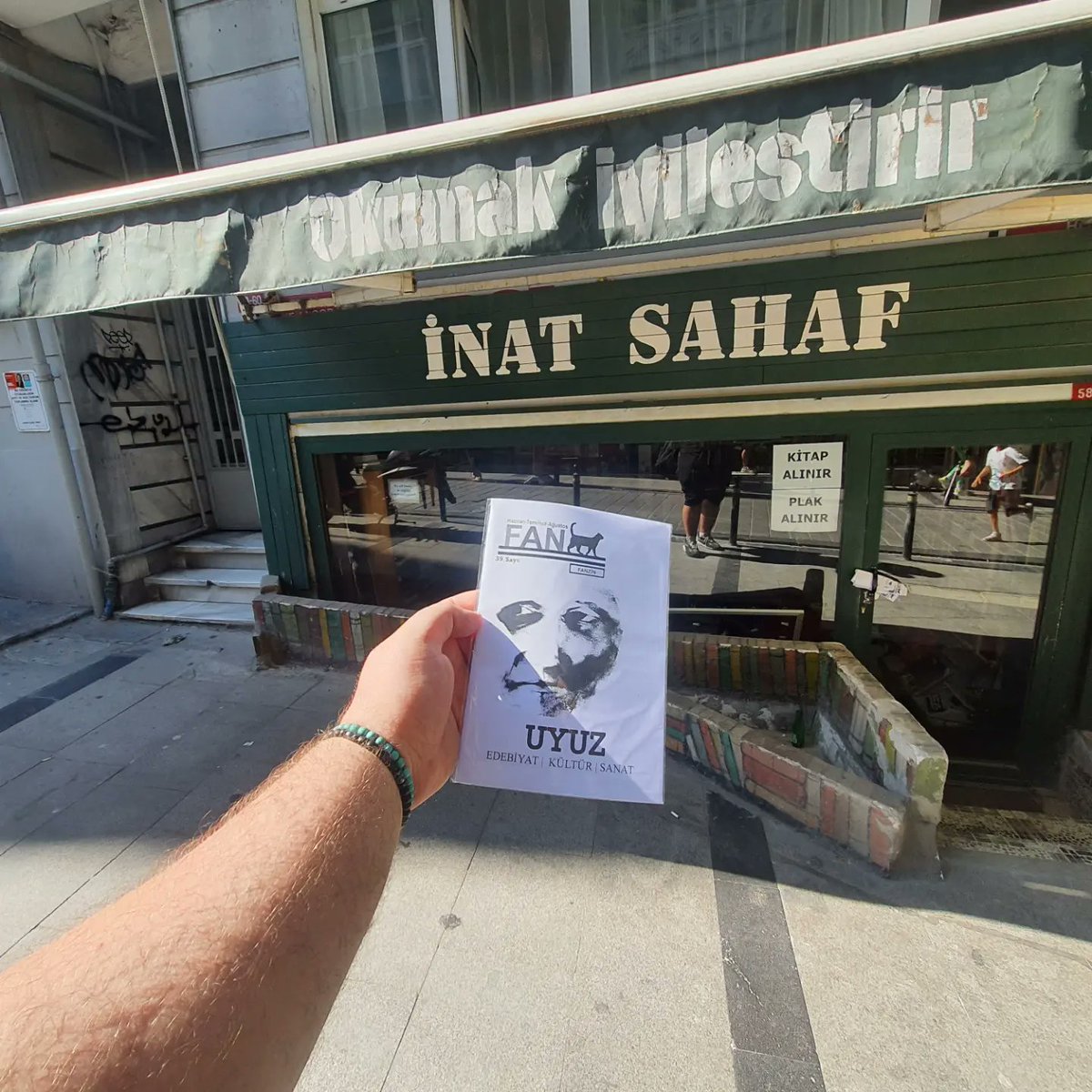 Beşiktaş'ta @degerli_kahve ve İnat Sahaf'ta! #fanzin #fanzine #edebiyat #kültür #sanat #öykü