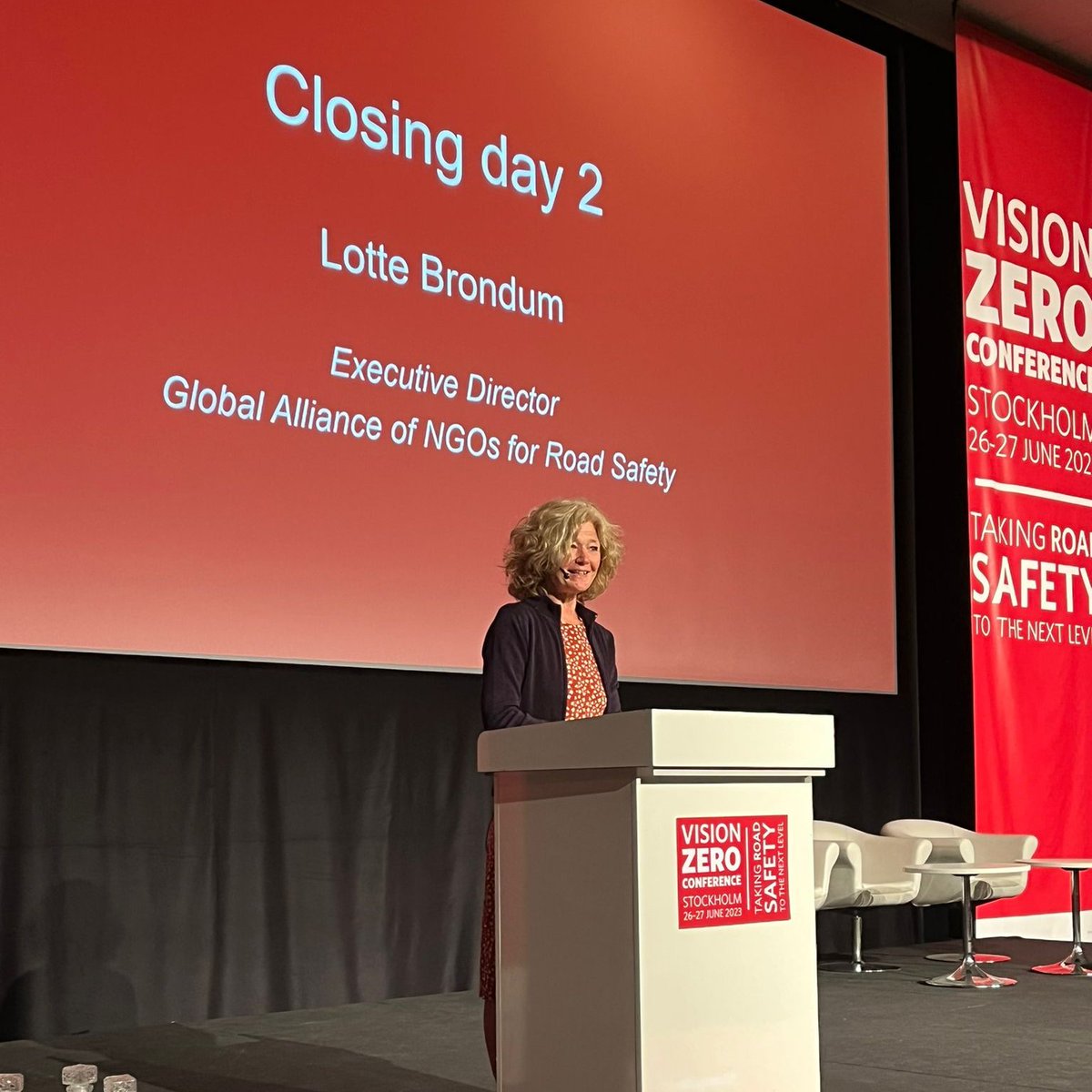 "The Global Plan says that governments bear the primary responsibility for #roadsafety" says <a href="/LotteBrondum/">Lotte Brondum</a> at #VisionZero2023 closing. "We NGOs are assigned to hold them to deliver #50by30" 
#accountability