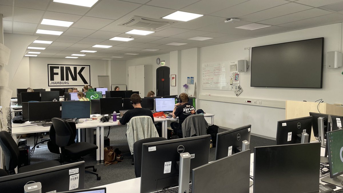 h_i_g_s_c_h's tweet photo. Today I had the honor to take part in the project presentations of @HAW_Hamburg digital communication students in their @Fink_Hamburg newsroom!
✨It's been amazing to see all these wonderful ideas, stories and visualizations! ✨
Thanks @geovisual for the invitation! https://t.co/N9ey0B6rHQ