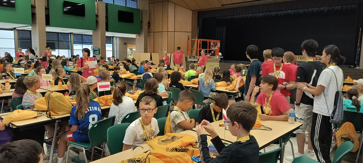 CareerExplo260's tweet photo. Ready for more STEMKAMP fun!  @DerbySchoolsKS @stemkamp https://t.co/WFX940h6xS