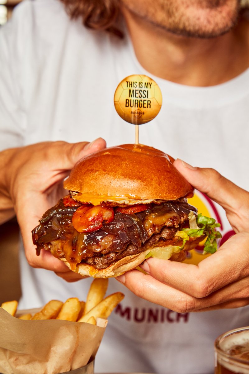 HardRock's tweet photo. 2 hands always when it comes to our #MessiBurger! 🍔😉
How do you eat your #MessiBurger? https://t.co/F2OgiLkQgN