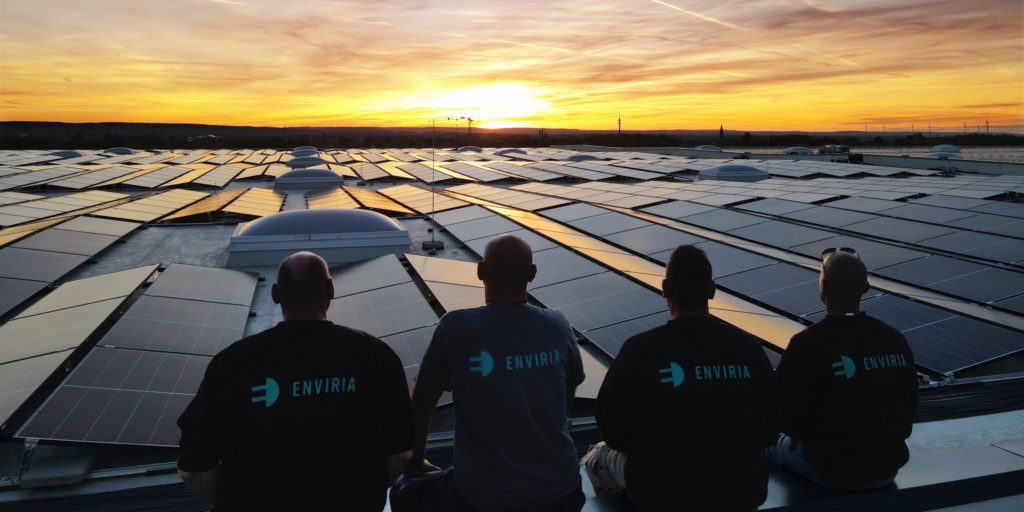 pvmagazine_de's tweet photo. Juni bringt neuen Solarstrom-Rekord: Nach verschiedenen Auswertungen haben die Photovoltaik-Anlagen im Juni so viel Solarstrom erzeugt und ins Netz eingespeist wie noch nie. Im ersten Halbjahr lag der Anteil… #photovoltaik #solarenergy #renewableenergy https://t.co/SRYmgcOndF https://t.co/WrE6RwjvbY
