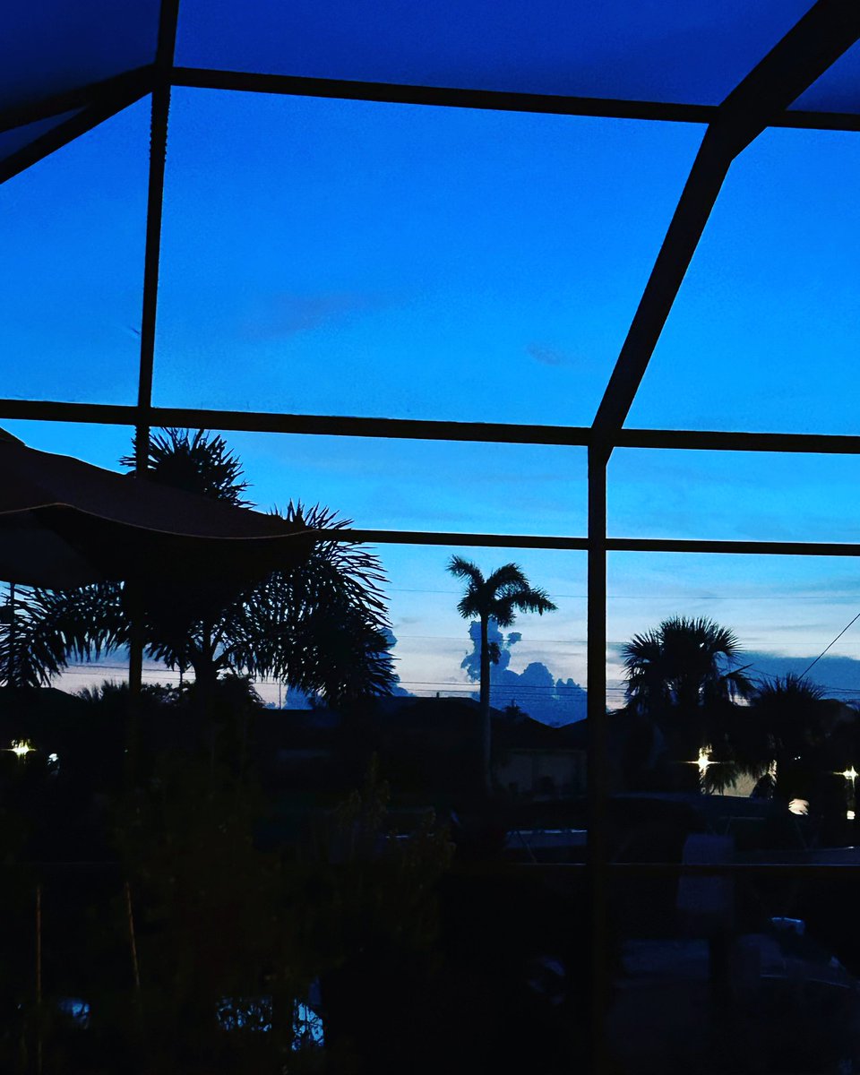 Evening sunsets never disappoint. When are you coming?

#vacationhomerental #swflorida #capecoralflorida #lanailife #planthetrip #booktheflight #beourguest #vrbohost #vacationmode #stayswfl