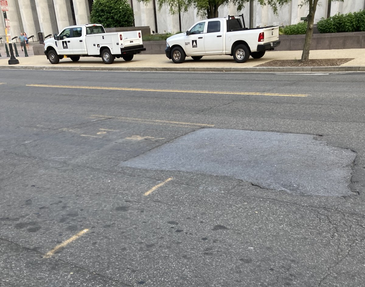 CordellTraffic's tweet photo. @WashingtonGas Hello! on Independence Ave SE between 1st St SE and 2nd St SE, this WGL cold patch is at least a year old & is starting to visibly deteriorate. Can we make sure this is on list for permanent asphalt paving? Thanks! cc @WGLEnergy @theHillisHome #PaveDC https://t.co/YHoaj5ZOVH