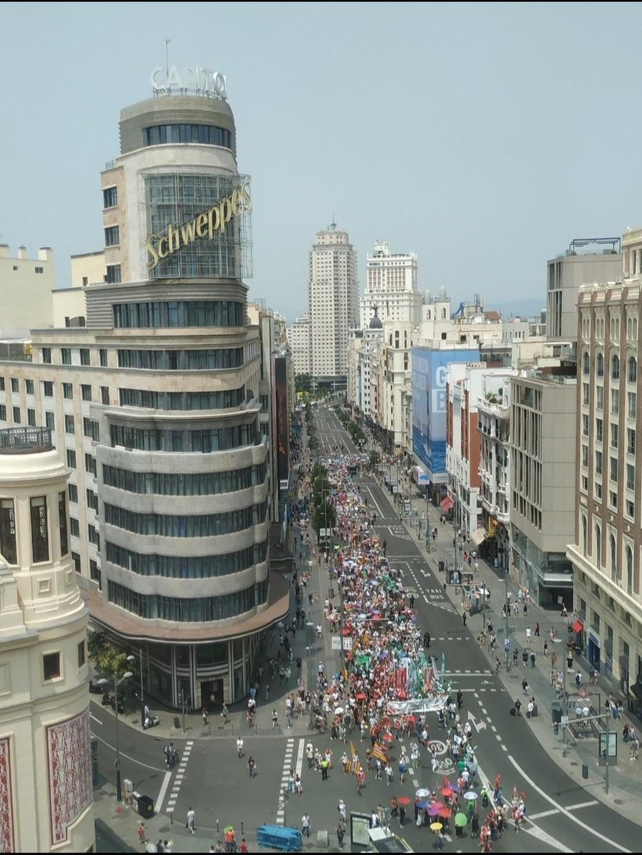 abgomezm's tweet photo. De vuelta a casa, contenta porque nuevamente mis compañeros han salido a luchar por nuestros derechos. Dirán que eramos 5 o 6, que no os engañen  eramos muchísimos. Gracias a todos #HuelgaJusticia71Dias
#FelizMartes
@sanchezcastejon 
@pilar_llop 
NEGOCIACIÓN YA https://t.co/ZBmpj5sd0O
