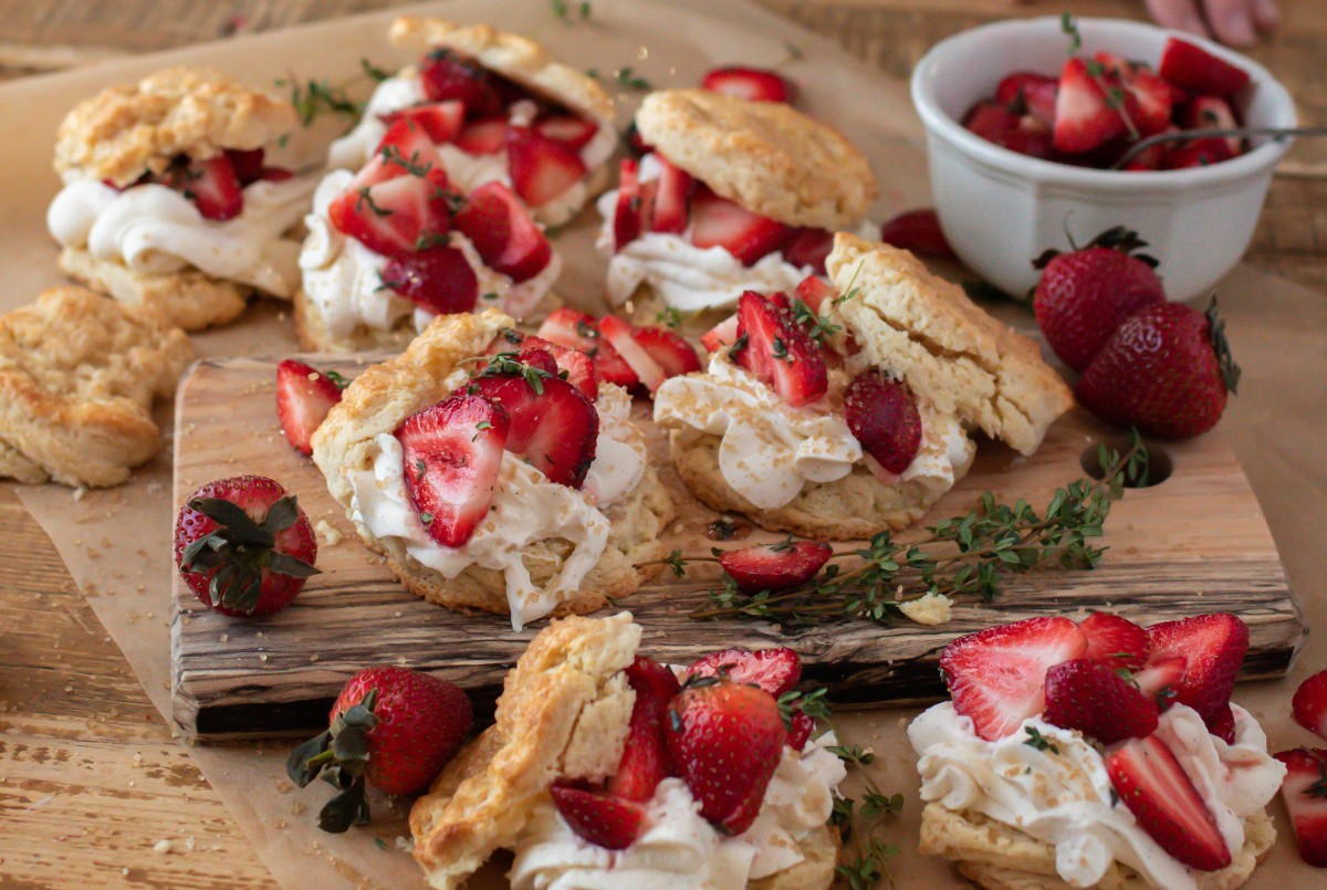 EssentialOilDad's tweet photo. Strawberry-Thyme Shortcake Recipe with Whipped Crème Fraîche #DIY #HerbalRecipesToTry #cremefraiche #herbalrecipe #shortcakes  https://t.co/dDqNu3IwW8 https://t.co/782ySoVqYF