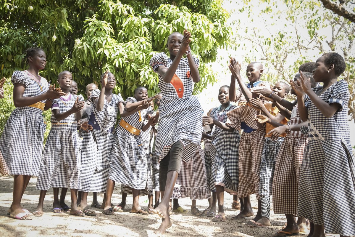 IDRC_CRDI's tweet image. Effective #KnowledgeMobilization (KMb) is key for high-quality research. 📚 Check out our blog series to learn how KMb is implemented to position #GPEKIX research for use in education policy and practice 🌍: bit.ly/3prMwD1