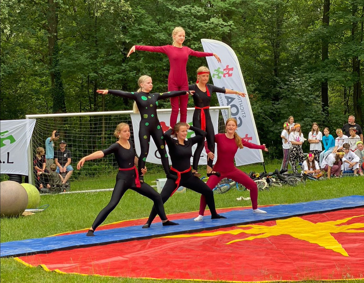 LucBeld's tweet image. stichtinggoal.nl/nieuws/deens-j…

Een hele mooie samenwerking tussen Stichting GOAL en Jeugdcircus Tubantino uit Oldenzaal. Samen verwelkomen we deze week het Jeugdcircus #KaepHoi uit Denemarken voor optredens op 4 verschillende zorglocaties. Vandaag de aftrap!