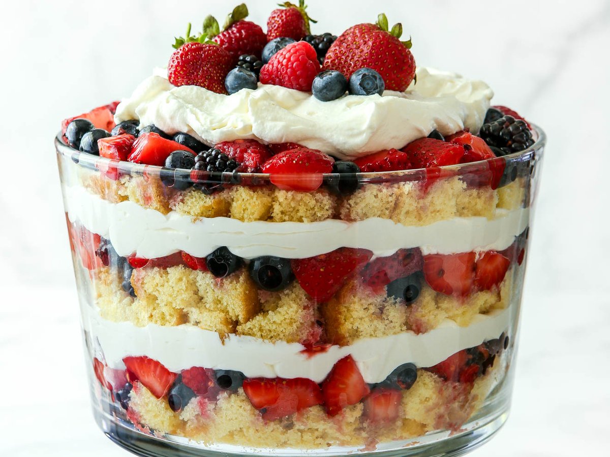 This summer berry trifle is a fun and easy no-bake seasonal dessert! It’s filled with layers of fresh berries, whipped cream and store-bought vanilla cake. completelydelicious.com/summer-berry-t…