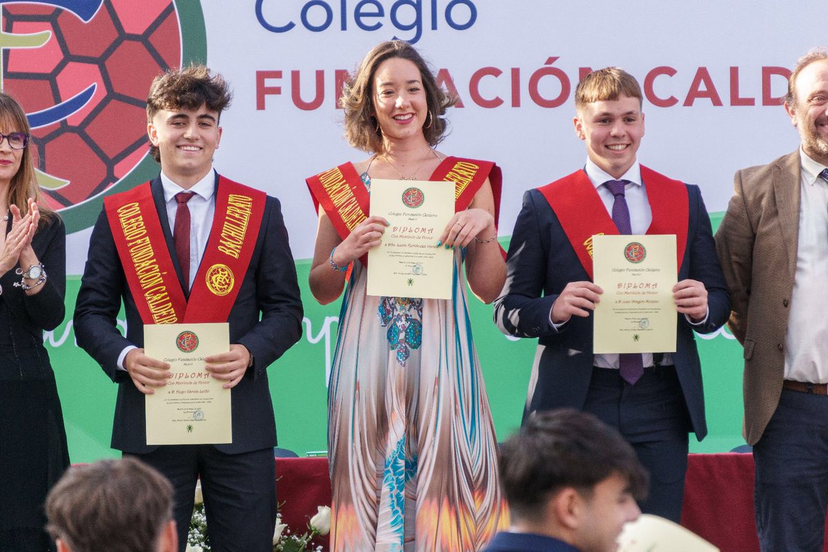 ColegioCaldeiro's tweet photo. Estamos felices de vuestro 13,875 y 13,65, Hugo y Lucía. Felices de haberos ayudaros a crecer y alcanzar vuestro sueño. Felicidades, chicos.
#EvAU23 ¡felicidades, familias! https://t.co/hogAcrk40p