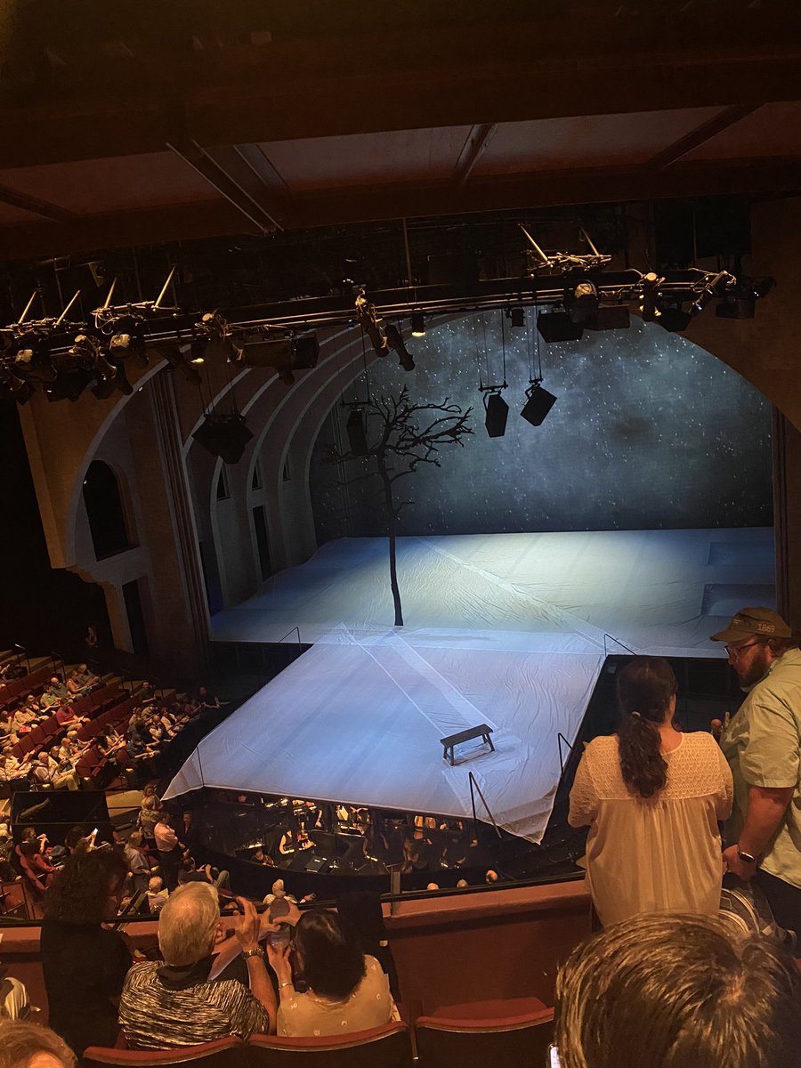 TCersonsky's tweet photo. First thing I did when I moved back to NYC? 
See a show of course (and one of my all-time favorites) @CamelotBway @PeterNHadar 
with the incomparable @Phillipasoo, @McDrewBur, and Jordan Donica! Doing Richard Harris (@JaredHarris) proud https://t.co/avGqU6JjYx