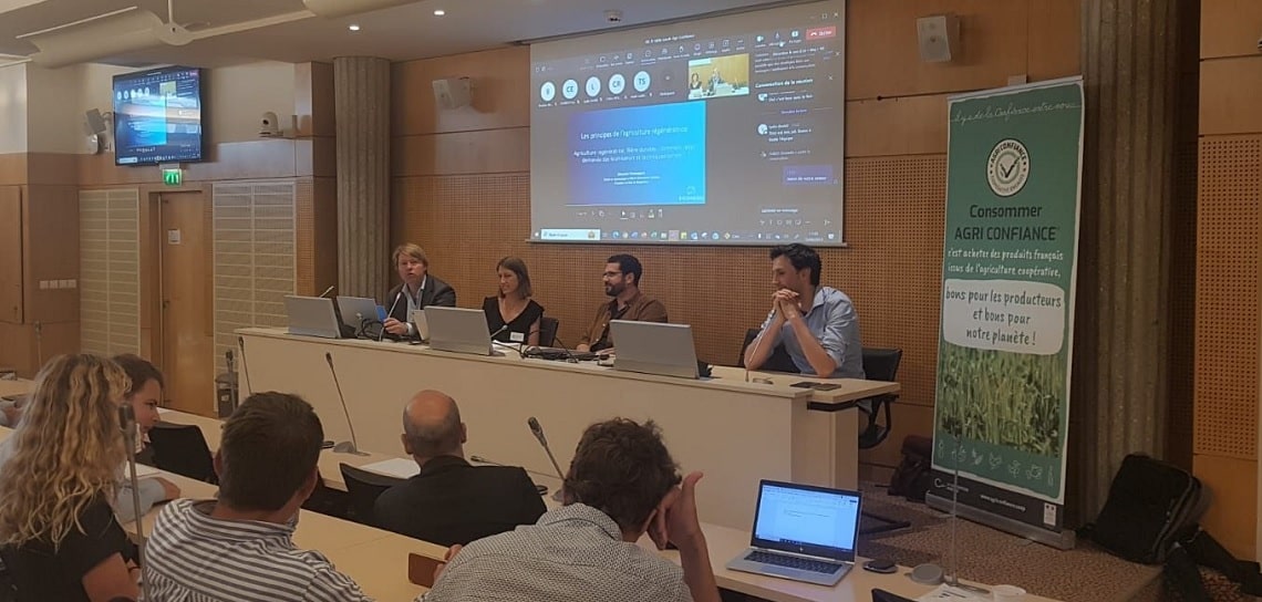 🚨[accessible à toutes et tous !]

🤝L'AG d'<a href="/Agri_Confiance/">Agri Confiance</a> met en avant que si le nombre d’adhérents évolue peu, la dynamique est là. L'idée est de structurer, au sein d'une même entreprise, pour encadrer de multiples labels et cahiers des charges.

⬇️
reference-agro.fr/agri-confiance…