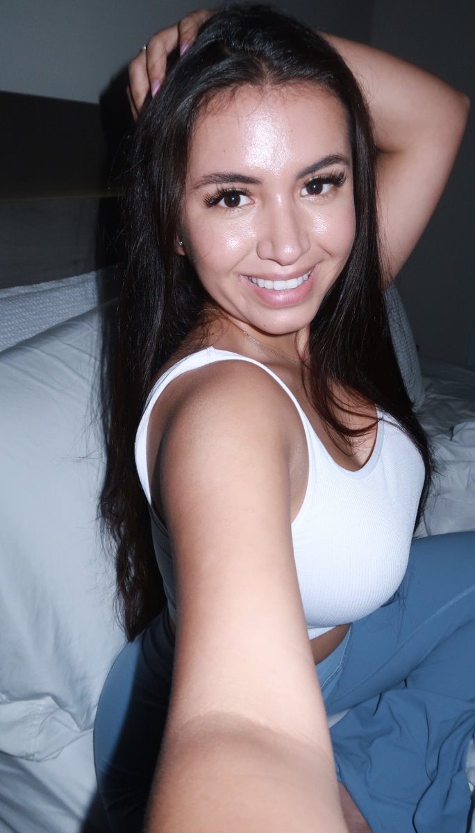 Janexy on Twitter: "sitting pretty